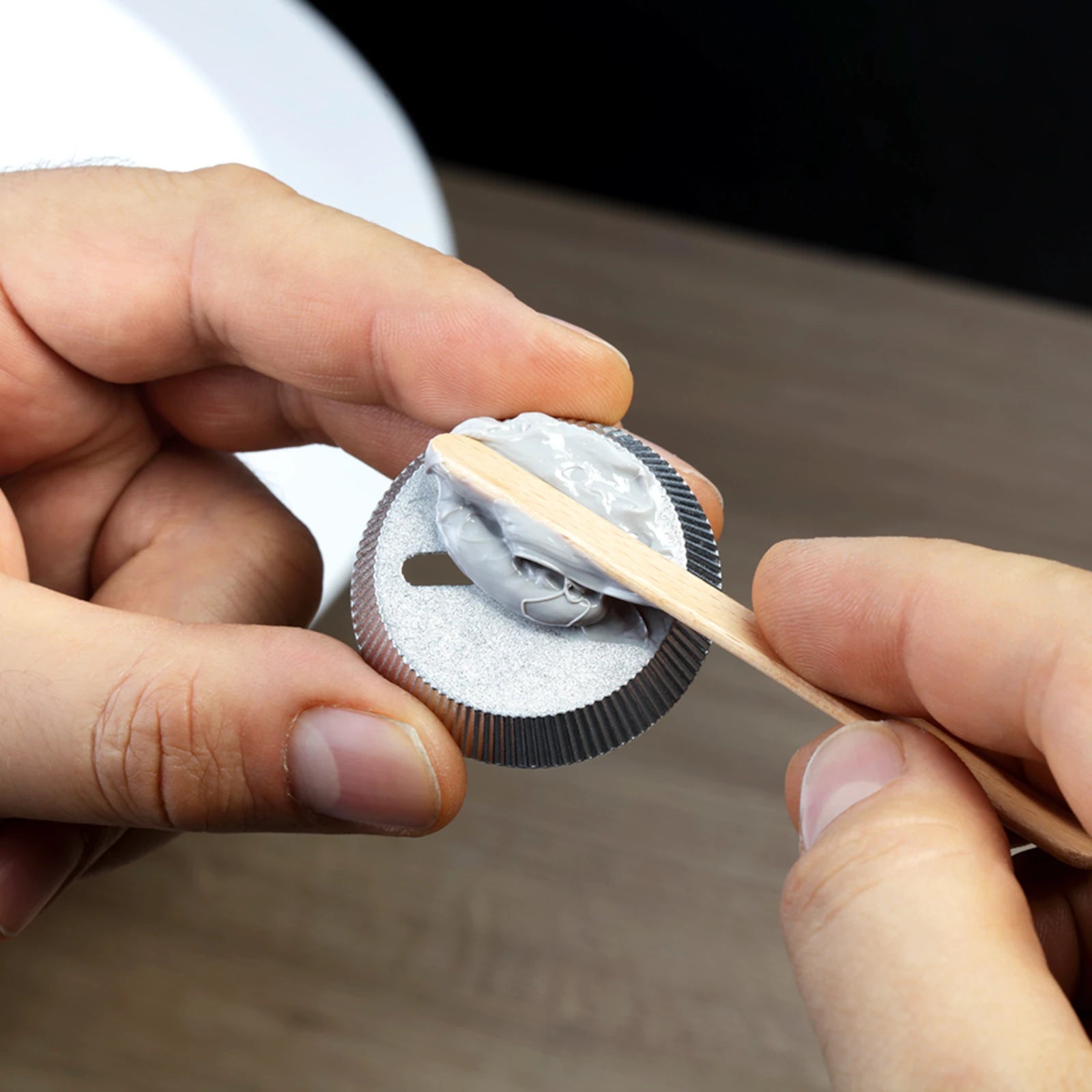 Spezial-Kleber für Bad-Accessoires