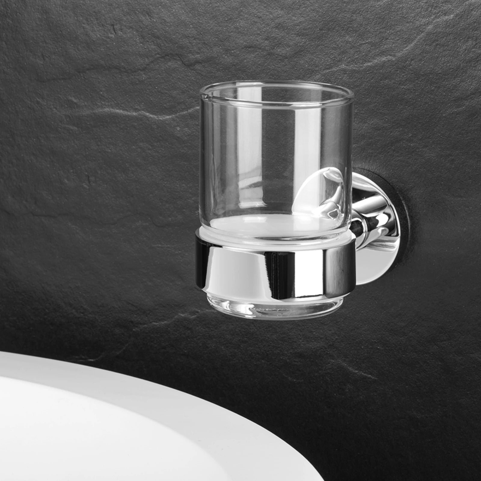 Spezial-Kleber für Bad-Accessoires