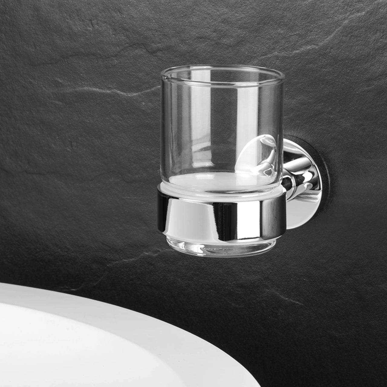 Spezial-Kleber für Bad-Accessoires